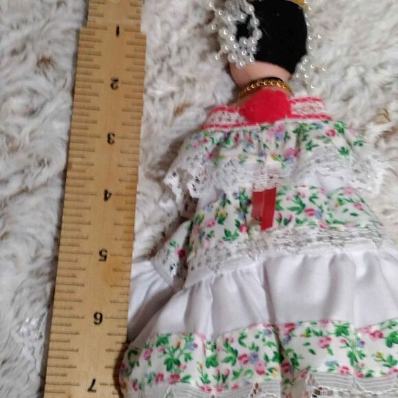 Collectable doll w stand - Picture 9 of 11